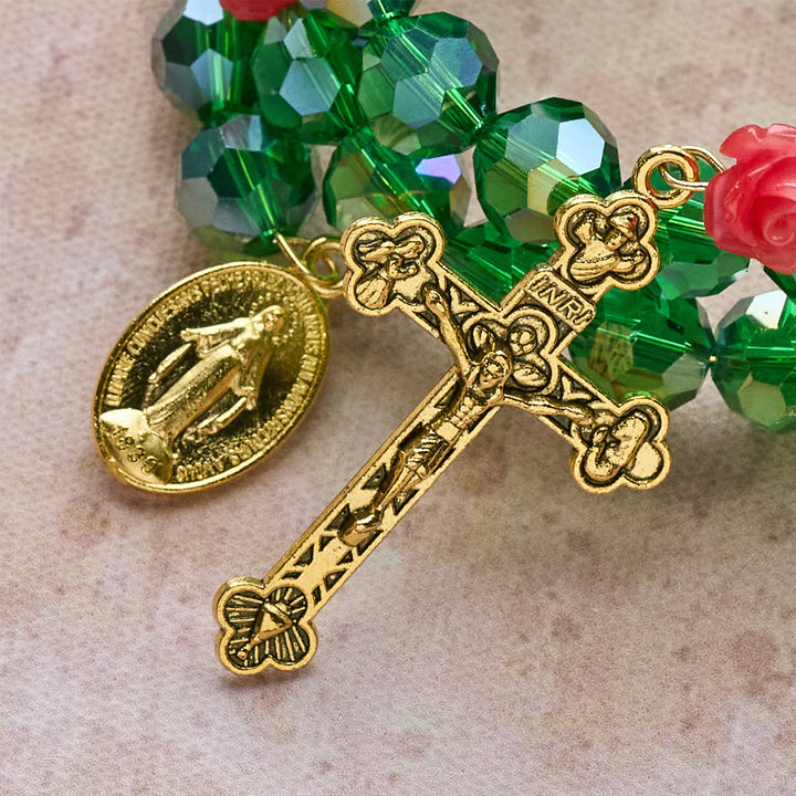 Bracciale rosario con cristalli verdi e rosa di Christianartworkshop: devozione e grazia floreale - image 6