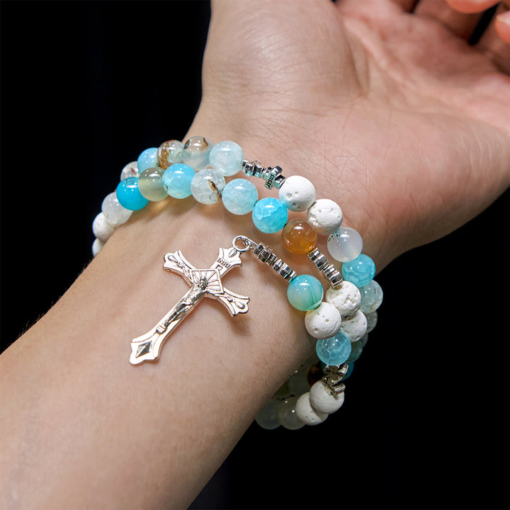 Bracciale rosario in gesso e agata venata blu di Christianartworkshop: devozione e serenità celeste - image 1