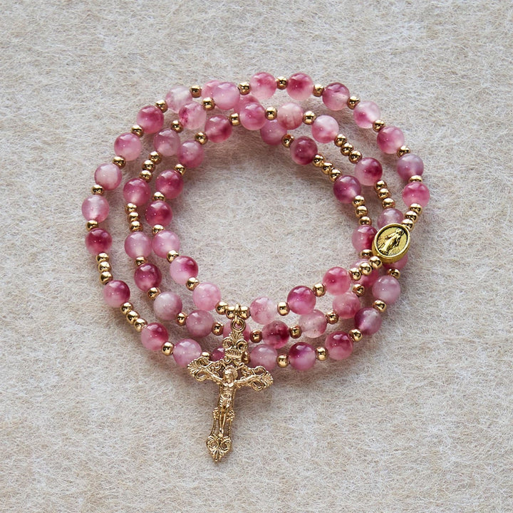 Bracciale rosario con perline di agata rossa rosa di Christianartworkshop: devozione ed eleganza celeste - image 6