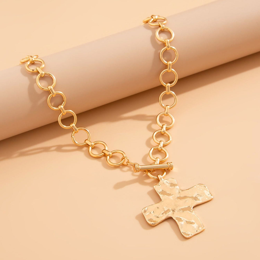 Collana della serie Hammered Cross di Christianartworkshop: fede contemporanea e devozione elegante - image 5