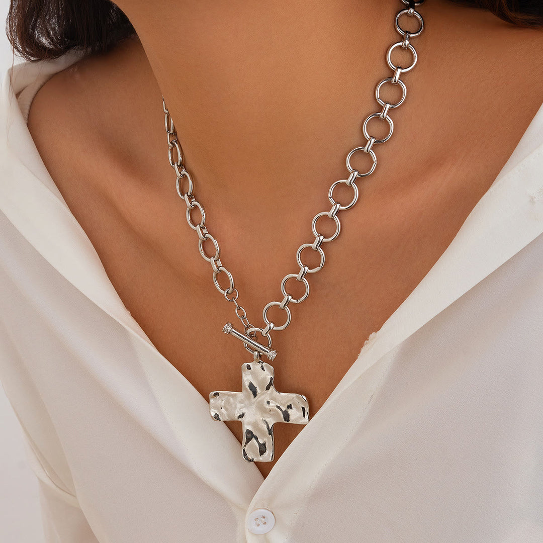 Collana della serie Hammered Cross di Christianartworkshop: fede contemporanea e devozione elegante - Croce d'argento - image 6