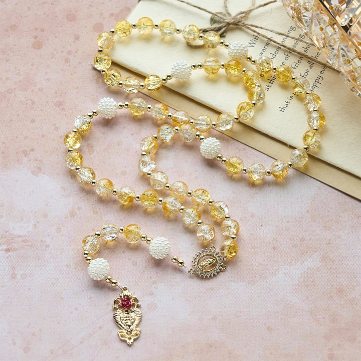 Christianartworkshop Rosario in vetro con la Madonna di Guadalupe: ricordo fedele e bellezza senza tempo - image 2