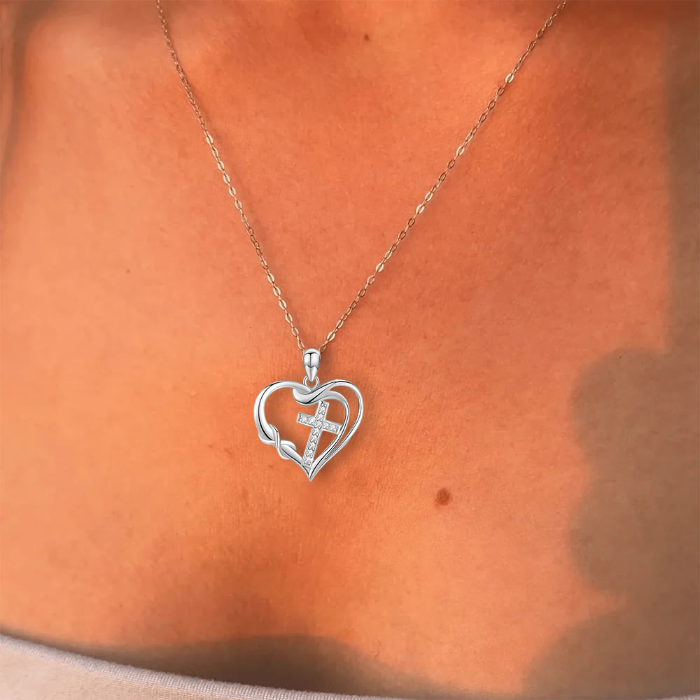 Christianartworkshop Collana Cuore e Croce: Devozione ed Eleganza senza tempo - image 1