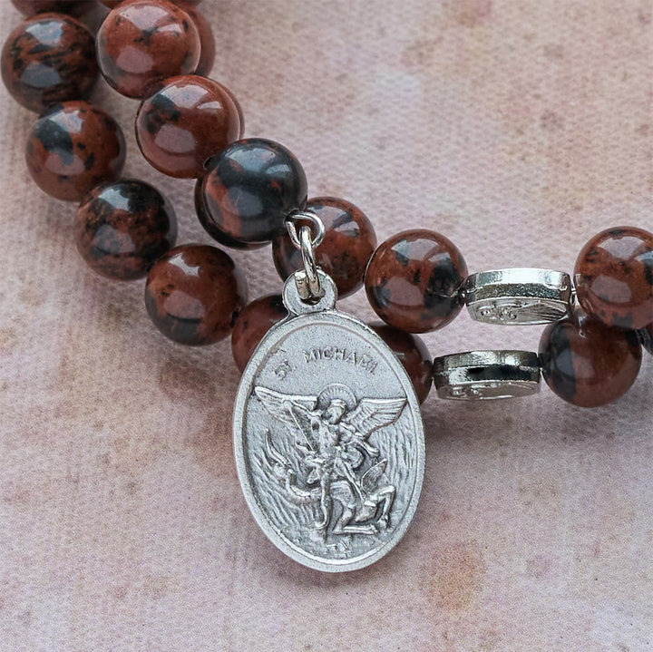 Christianartworkshop Bracciale rosario in filo di memoria in ossidiana mogano naturale con Gesù - image 7