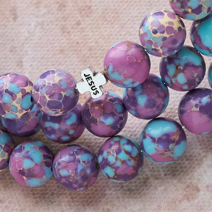 Bracciale rosario in filo di memoria in diaspro imperiale viola di Christianartworkshop con crocifisso smaltato - image 7