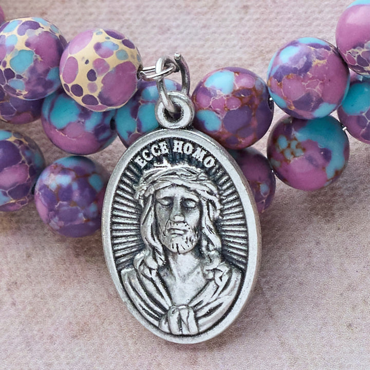 Bracciale rosario in filo di memoria in diaspro imperiale viola di Christianartworkshop con crocifisso smaltato - image 8