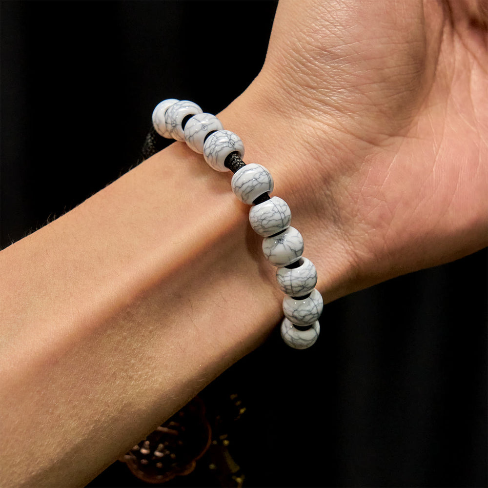 Rosario tascabile con perline screpolate bianche opache di Christianartworkshop e croce sacra in ottone - image 1