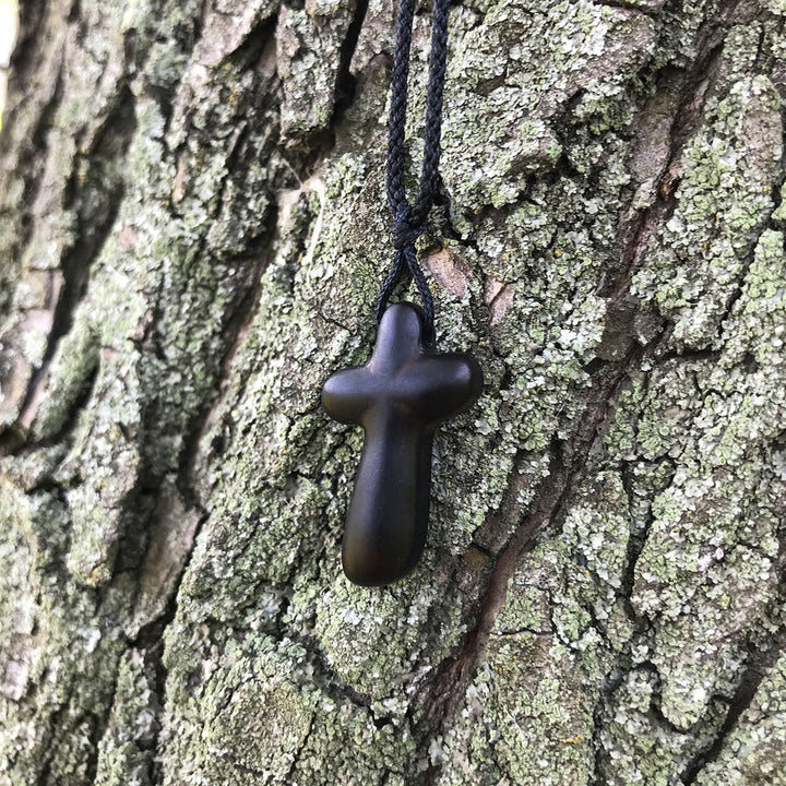 Christianartworkshop Ciondolo a croce in ebano: materiale naturale e simbolo di fede per un legame spirituale - image 3