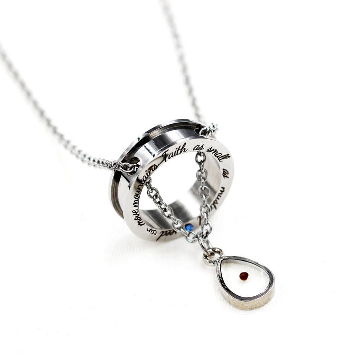 Collana "Fede come seme di senape" di Christianartworkshop: ciondoli vari e simbolo sacro da indossare ogni giorno - image 8