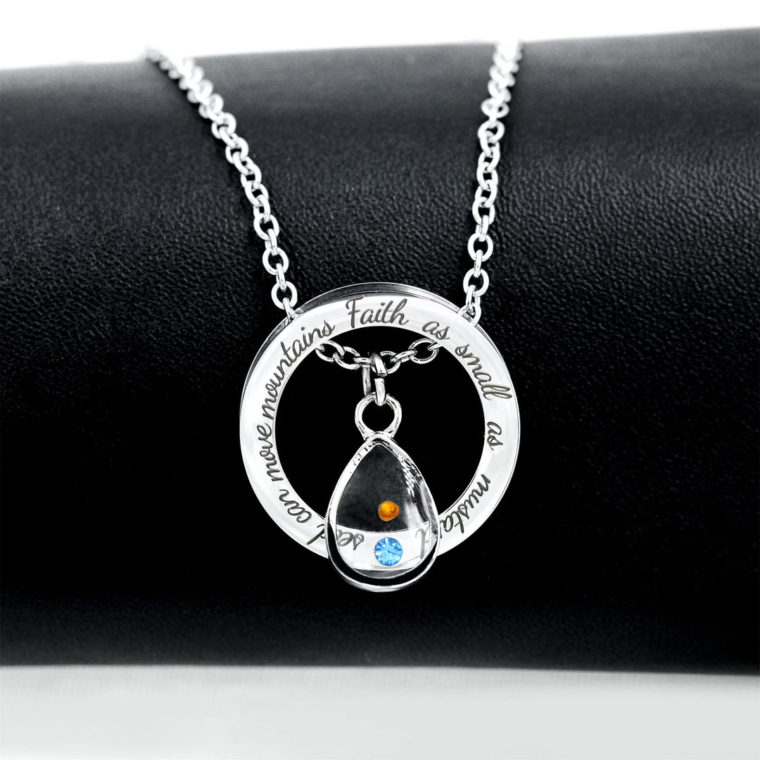 Collana "Fede come seme di senape" di Christianartworkshop: ciondoli vari e simbolo sacro da indossare ogni giorno - Gocciolare - image 7