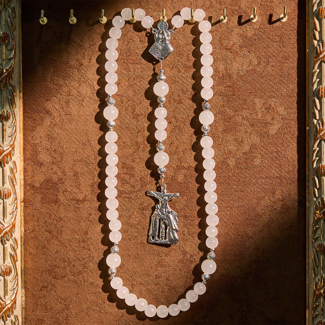 Rosario pastello con crocifisso e mani in preghiera che cambiano colore con luce UV di Christianartworkshop - image 6