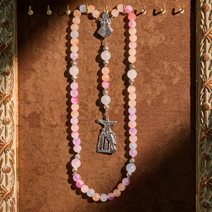 Rosario pastello con crocifisso e mani in preghiera che cambiano colore con luce UV di Christianartworkshop - image 7