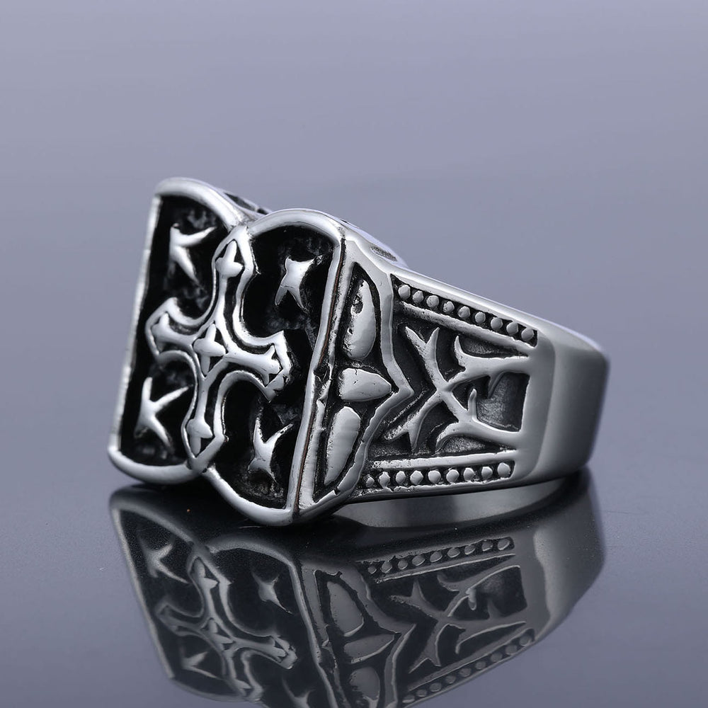 Anello con motivo a croce robusta Christianartworkshop : un accento pieno di fede per look casual - image 1