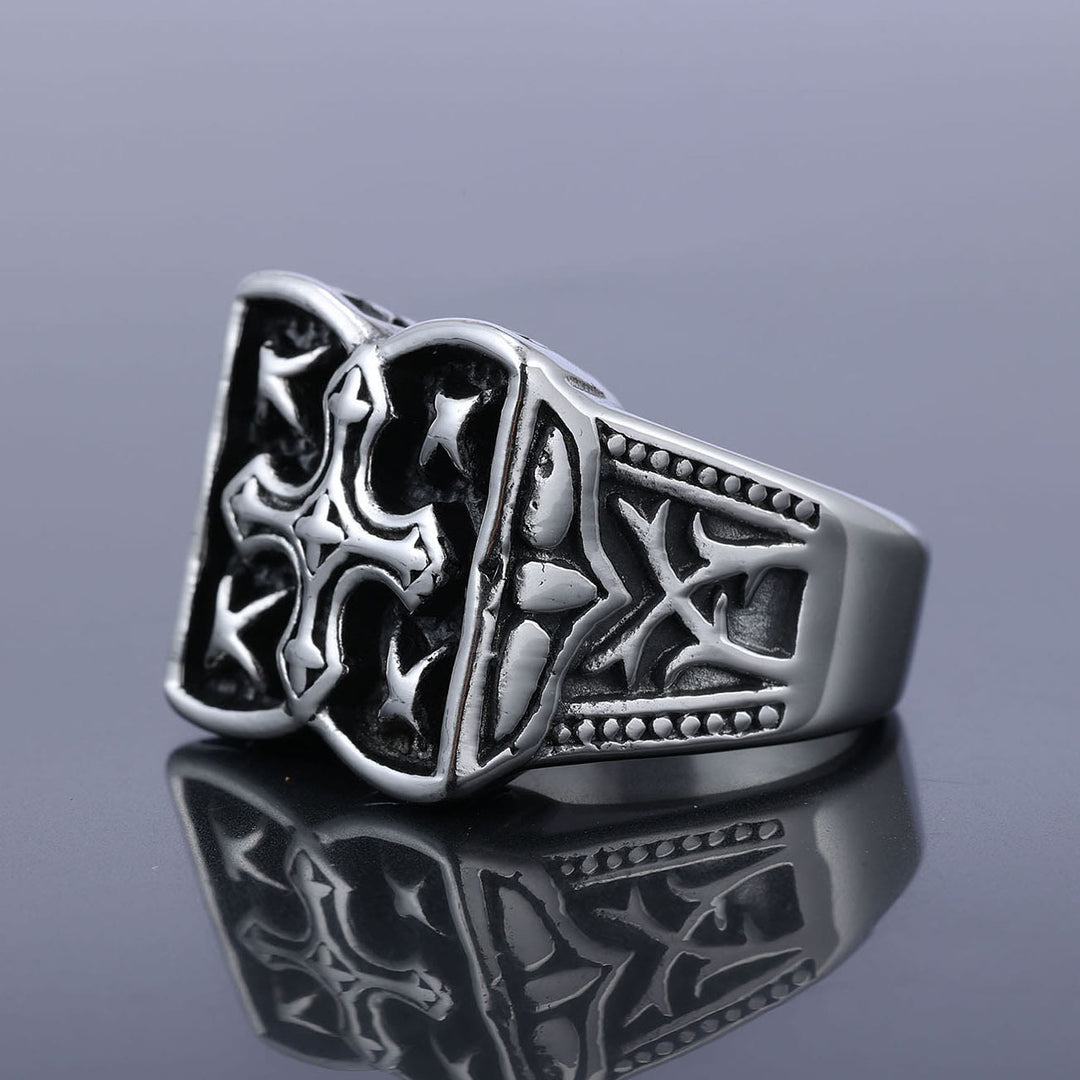 Anello con motivo a croce robusta Christianartworkshop : un accento pieno di fede per look casual - image 1