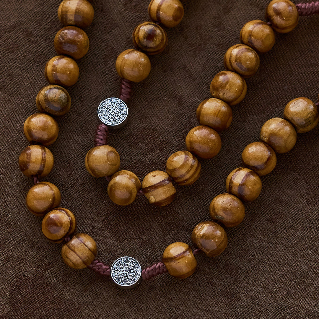 Rosario di perline con medaglia di San Benedetto di Christianartworkshop: Fede tenera per i momenti di preghiera - image 5