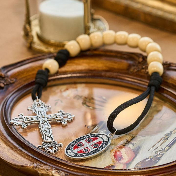 Rosario tascabile con perline di legno di Christianartworkshop con protezione di San Benedetto - Legna - image 0