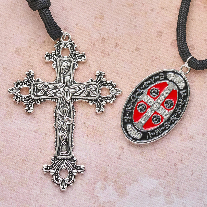 Rosario tascabile con perline di legno di Christianartworkshop con protezione di San Benedetto - image 5