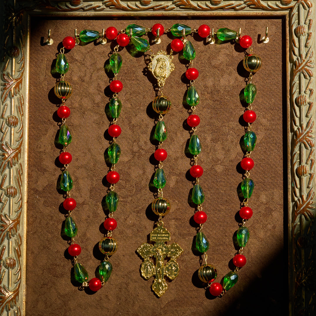 Christianartworkshop Crocifisso del Perdono Rosario di Natale decorato: fedele compagno e decorazione festiva - image 2