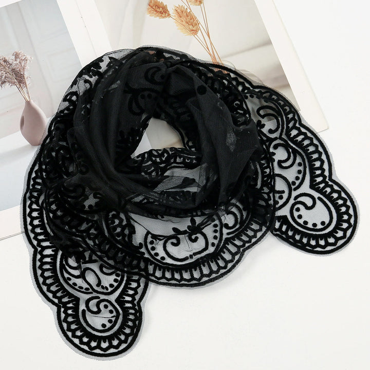 Christianartworkshop Velo della Cappella di Fátima in pizzo nero: la presenza della Madonna in morbida eleganza - image 2