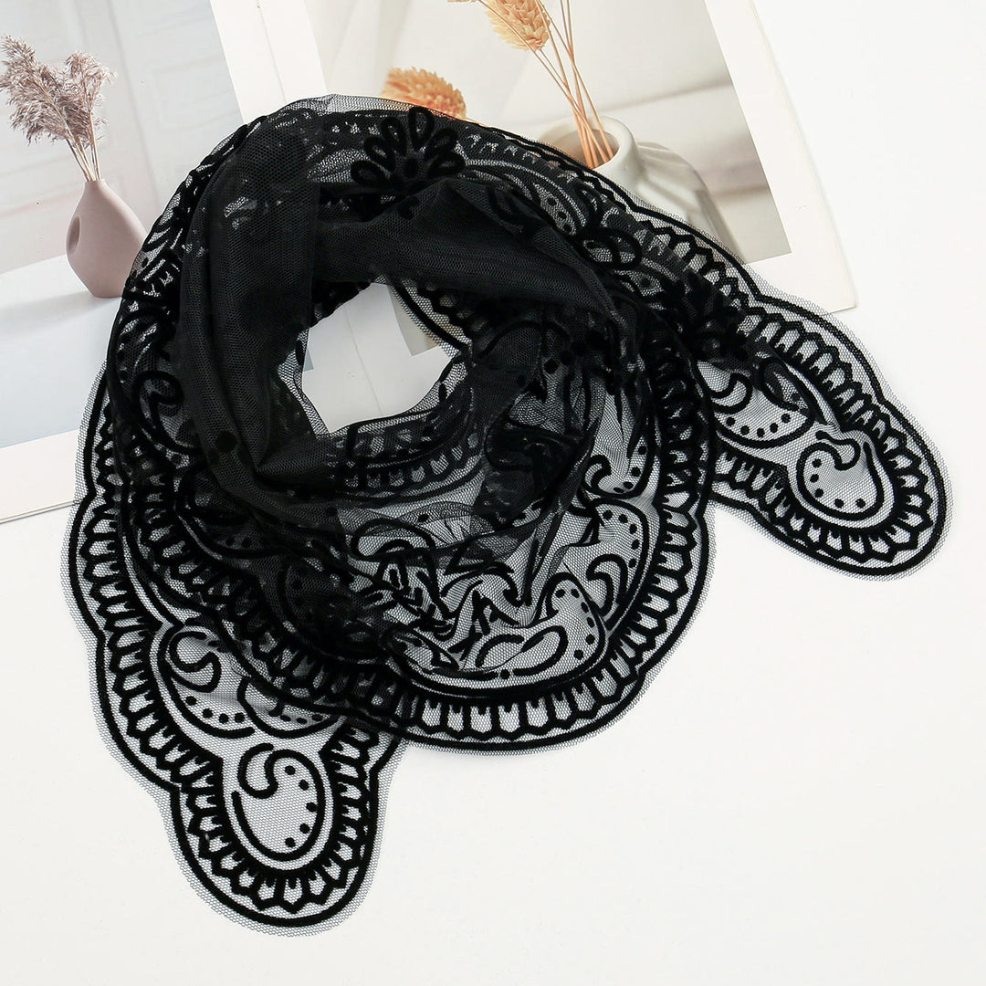 Christianartworkshop Velo della Cappella di Lourdes con bordo in pizzo nero: Immagini della Madonna in dolce grazia - image 1