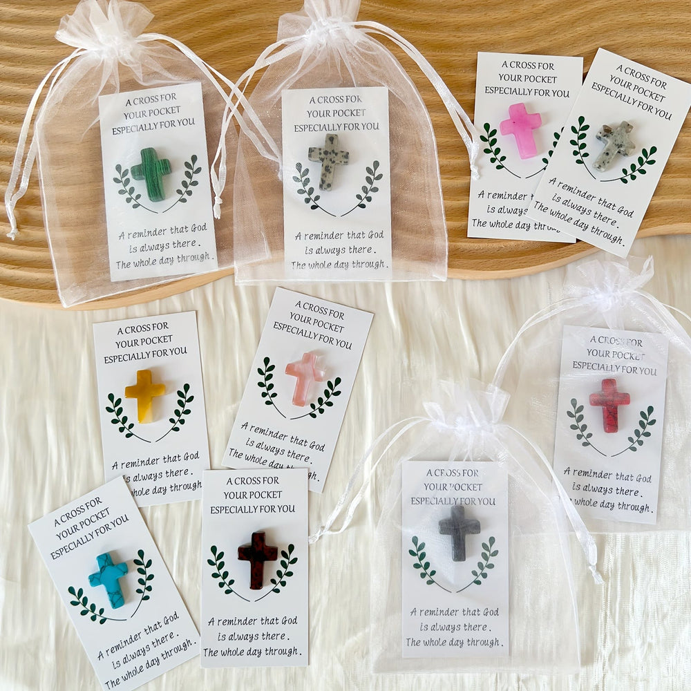 Christianartworkshop Set di 10 croci tascabili assortite: simboli della presenza divina con materiali casuali - image 1