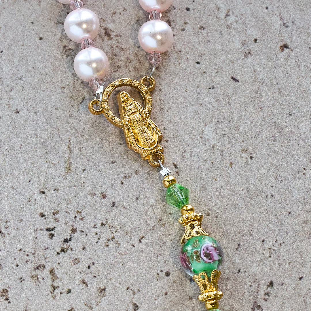 Christianartworkshop Rosario devozionale di San Benedetto con perline rosa celestiali e perline floreali di grazia sacra - image 8