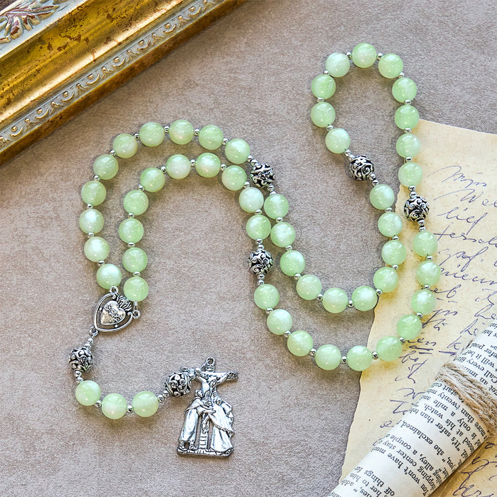 Rosario che cambia colore da verde a rosso con raggi UV di Christianartworkshop: perline Starlight e croce devozionale di Cristo - image 8