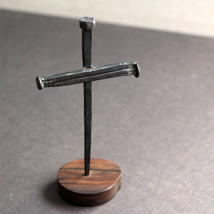 Christianartworkshop Crocifisso forgiato con chiodi e base in ebano: un pesante ricordo del sacrificio - image 1