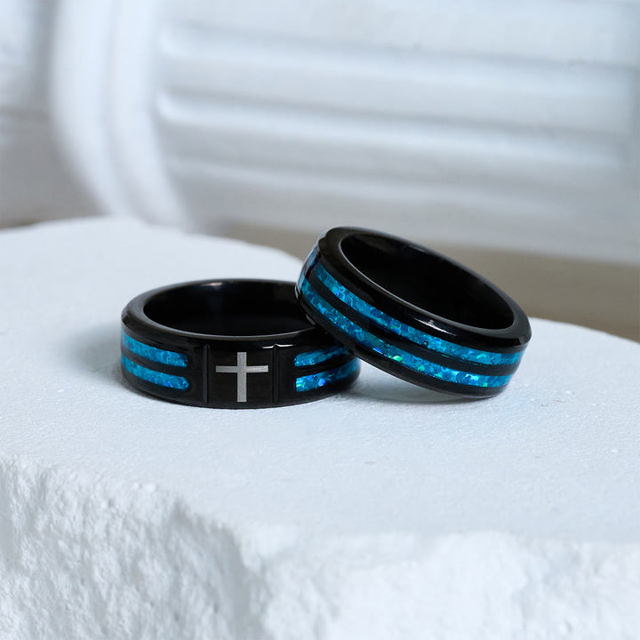Christianartworkshop Anello moderno in acciaio al titanio con croce e intarsio blu laser: serenità nella luce blu di Cristo - image 6