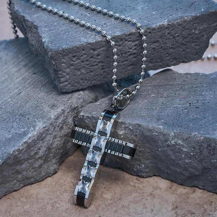 Collana con croce in lega di zirconi a 4 colori di Christianartworkshop: piccolo simbolo di fede quotidiana per uno stile personale - image 7