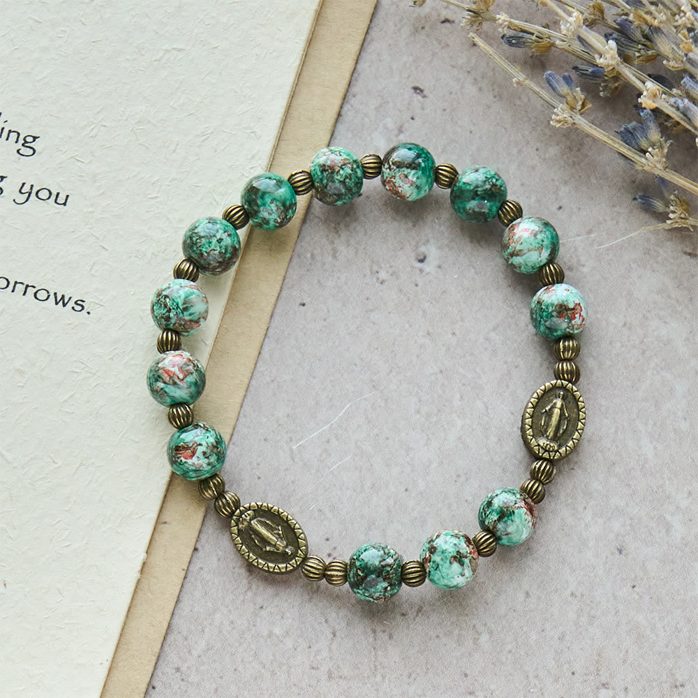 Christianartworkshop Bracciale vintage in vetro rosso verde con medaglia miracolosa: promemoria di fede e grazia da indossare ogni giorno - image 3