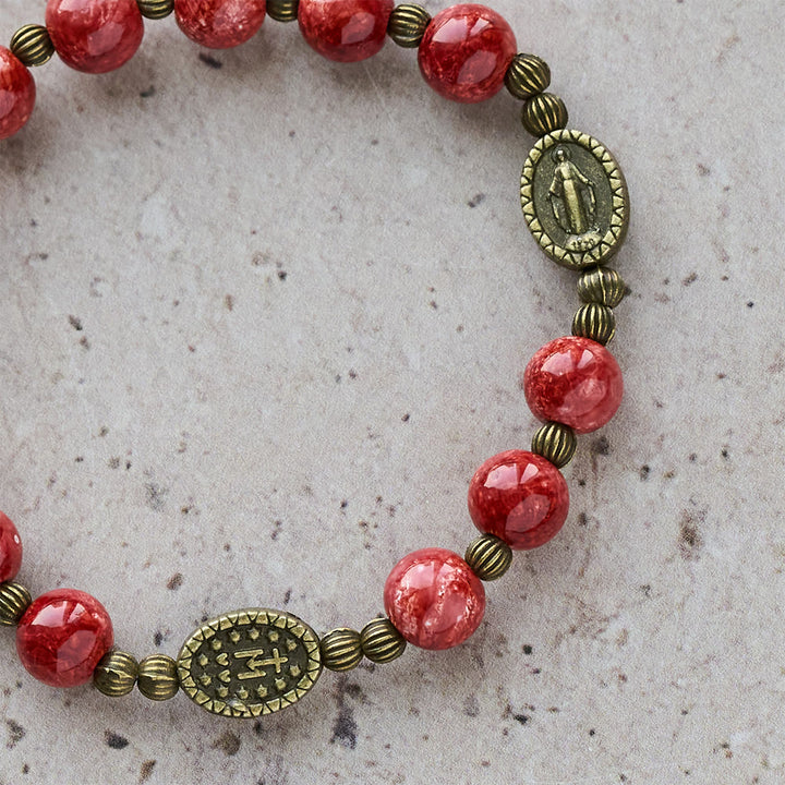 Christianartworkshop Bracciale vintage in vetro rosso verde con medaglia miracolosa: promemoria di fede e grazia da indossare ogni giorno - image 12