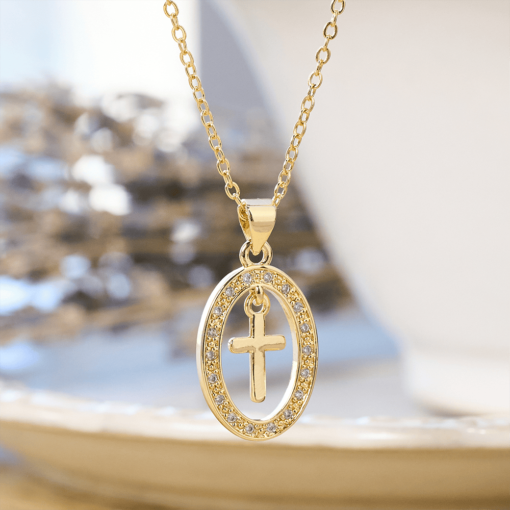 Christianartworkshop Croce e collana ovale scintillante: silenziosi promemoria del suo amore - Croce ovale - image 0