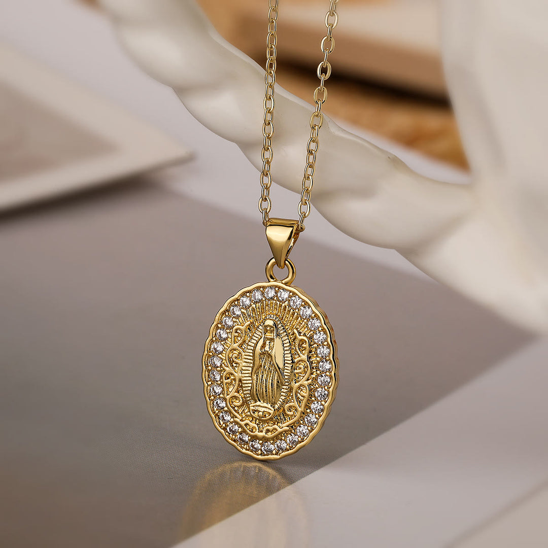 Collana con tre disegni di Nostra Signora di Christianartworkshop: una compagna affidabile per le routine tranquille - B - image 2