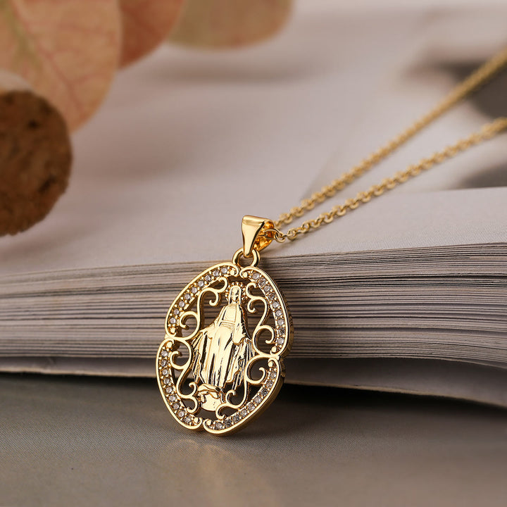 Collana con tre disegni di Nostra Signora di Christianartworkshop: una compagna affidabile per le routine tranquille - C - image 3