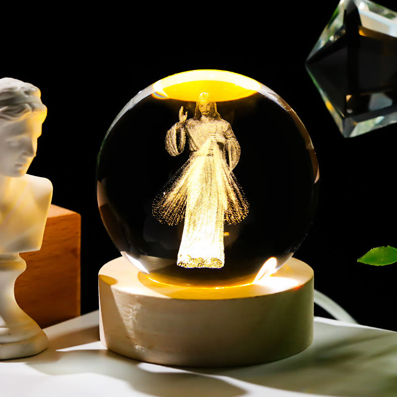 Christianartworkshop Sfera di cristallo sacra Luce notturna: Compagna luminosa della presenza divina - Gesù e la Luce - con base luminosa colorata - 8 centimetri - image 6