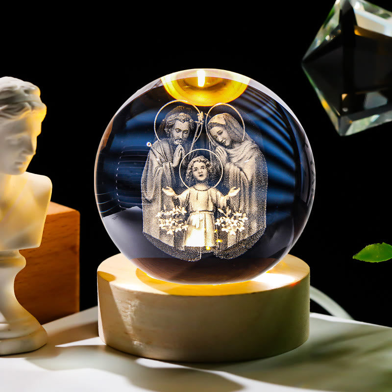 Christianartworkshop Sfera di cristallo sacra Luce notturna: Compagna luminosa della presenza divina - Sacra Famiglia - con base luminosa colorata - 8 centimetri - image 11