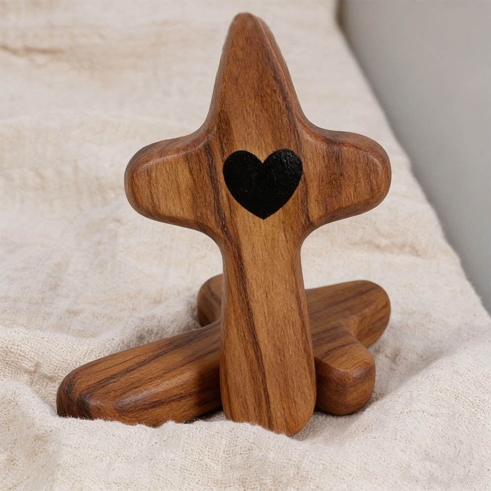 Christianartworkshop Croce tascabile in legno di noce e ulivo con cuore decorato: fede naturale in tasca - Legno d'ulivo A - image 6