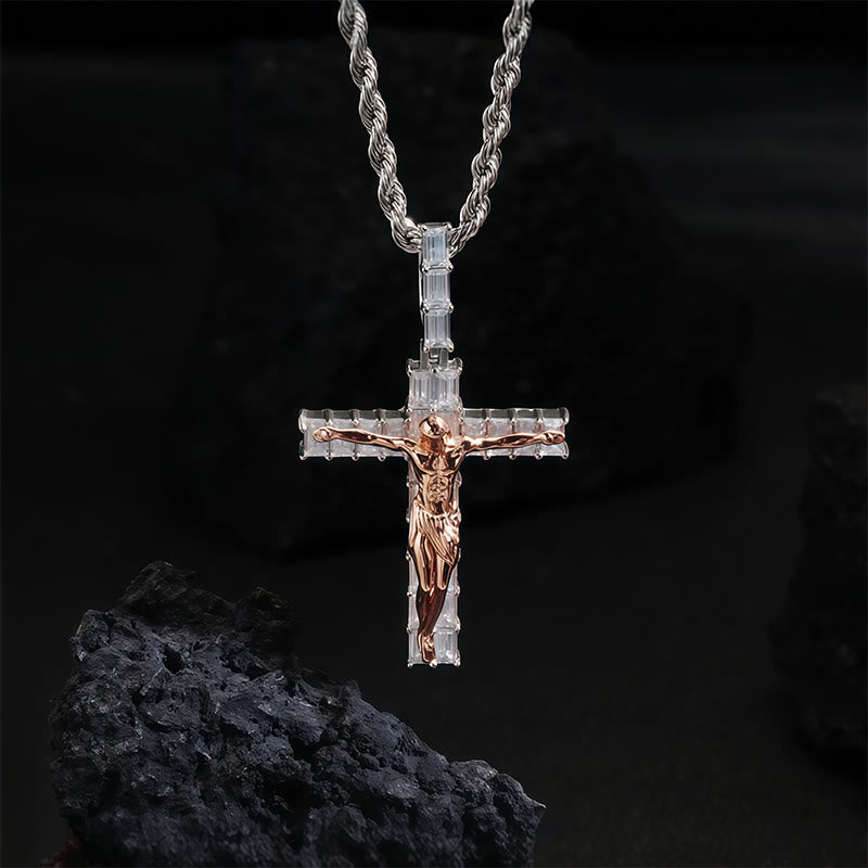 Collana con crocifisso in rame e zirconi di Christianartworkshop: il suo sacrificio vicino al tuo cuore - Crocifisso - image 0