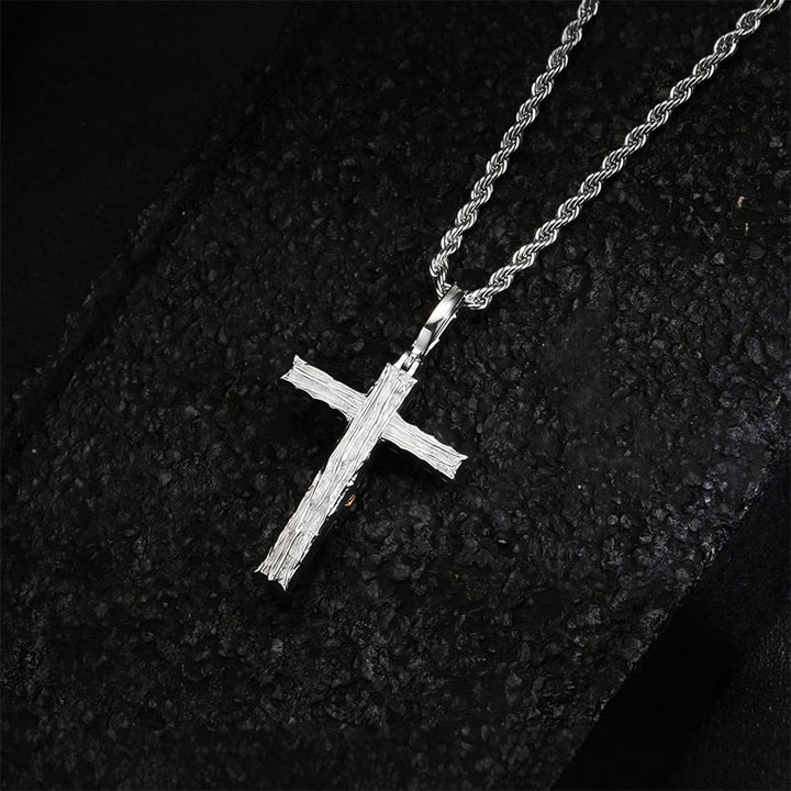 Collana con crocifisso in rame e zirconi di Christianartworkshop: il suo sacrificio vicino al tuo cuore - image 2