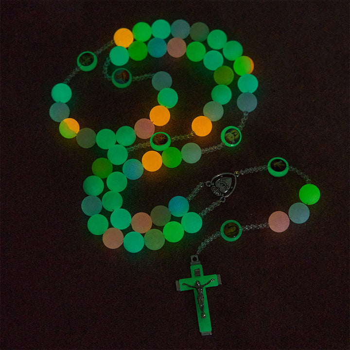 Christianartworkshop Rosario luminoso e colorato con ritratti di santi: la fede che illumina la notte - image 2