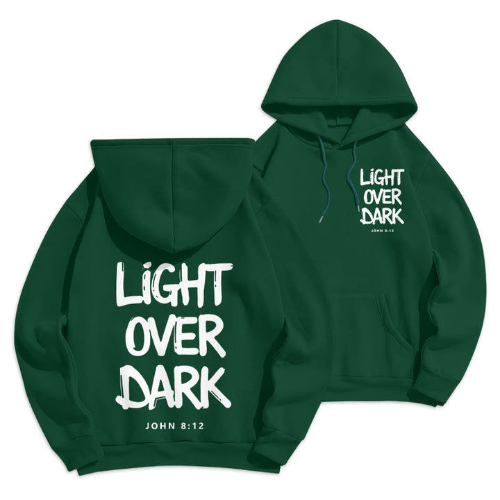 Felpa con cappuccio in poliestere foderata in pile con scritta "Light Over Dark" di John 8:12 Christianartworkshop - Verde - 2XL - image 9