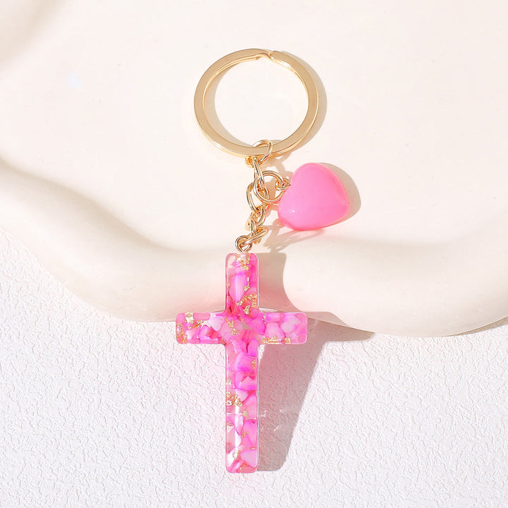Portachiavi con croce in resina con accenti a forma di cuore di Christianartworkshop: tenera gioia per tutti - Rosa - image 2