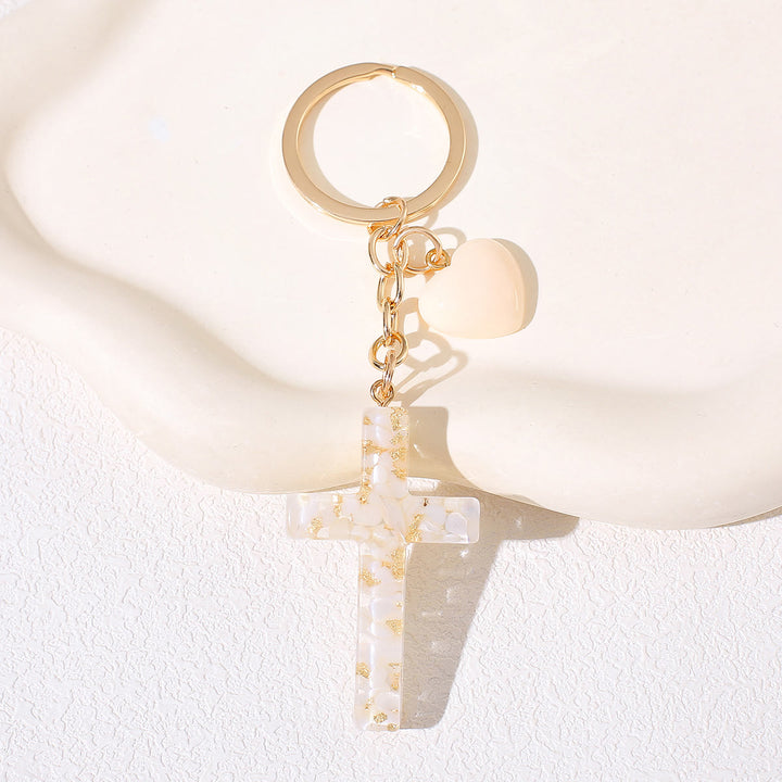 Portachiavi con croce in resina con accenti a forma di cuore di Christianartworkshop: tenera gioia per tutti - Bianco - image 4