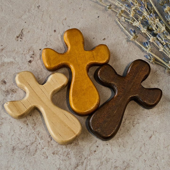 Christianartworkshop Set di sei croci tascabili in legno: Sua Grazia in viaggio - image 1