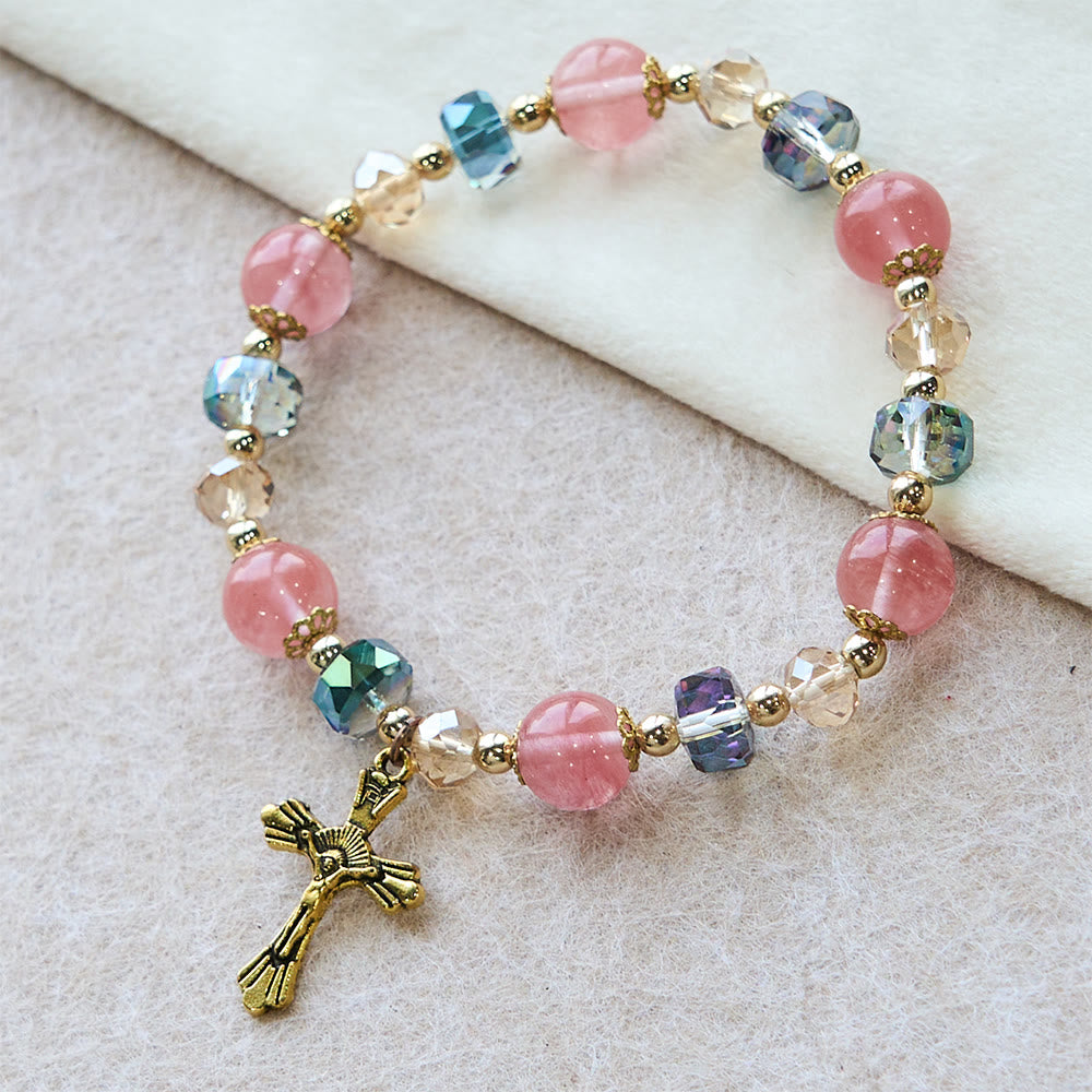 Bracciale Christianartworkshop con cristalli rosa e perline sfaccettate e crocifisso dorato: fede abbagliante per uno stile quotidiano - image 3