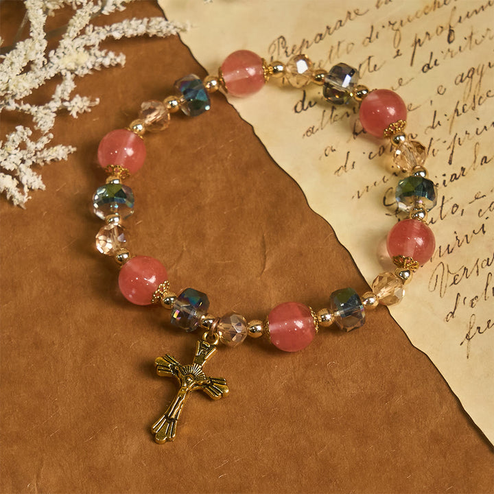 Bracciale Christianartworkshop con cristalli rosa e perline sfaccettate e crocifisso dorato: fede abbagliante per uno stile quotidiano - image 6