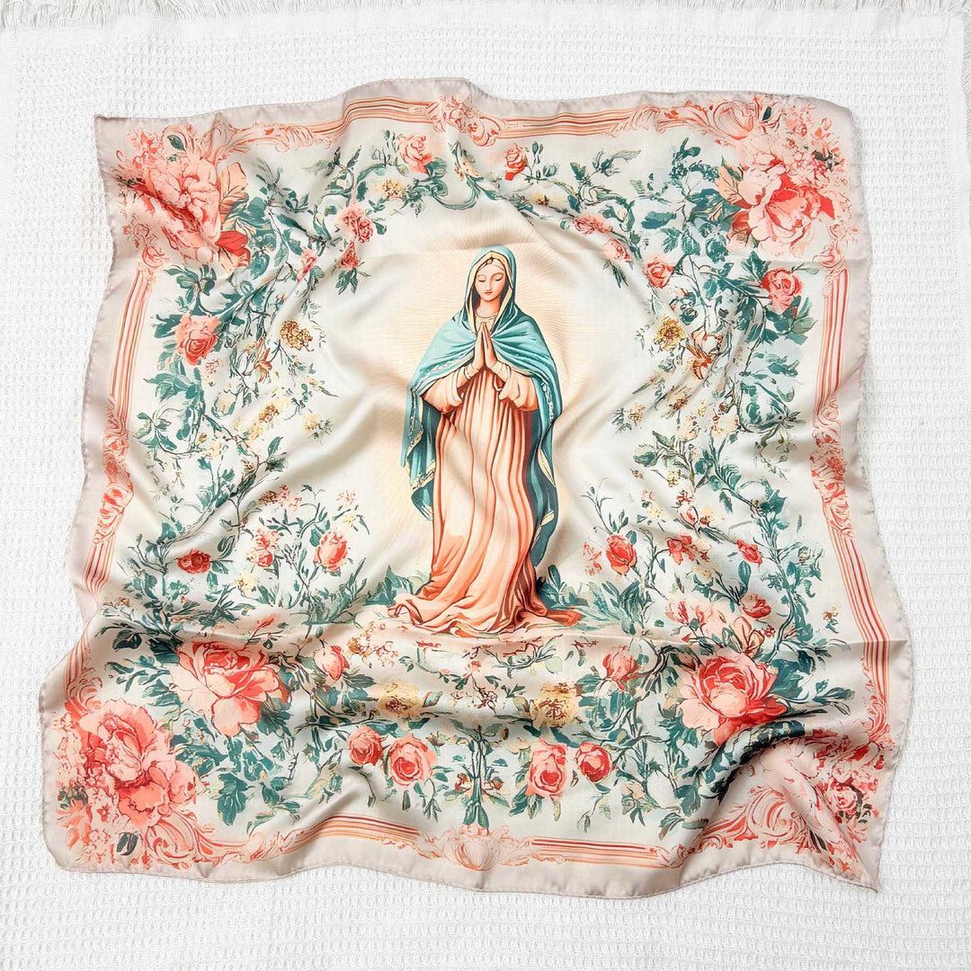 Christianartworkshop Sciarpa di raso con la Madonna Serena: Un fiore di devozione - M - image 18