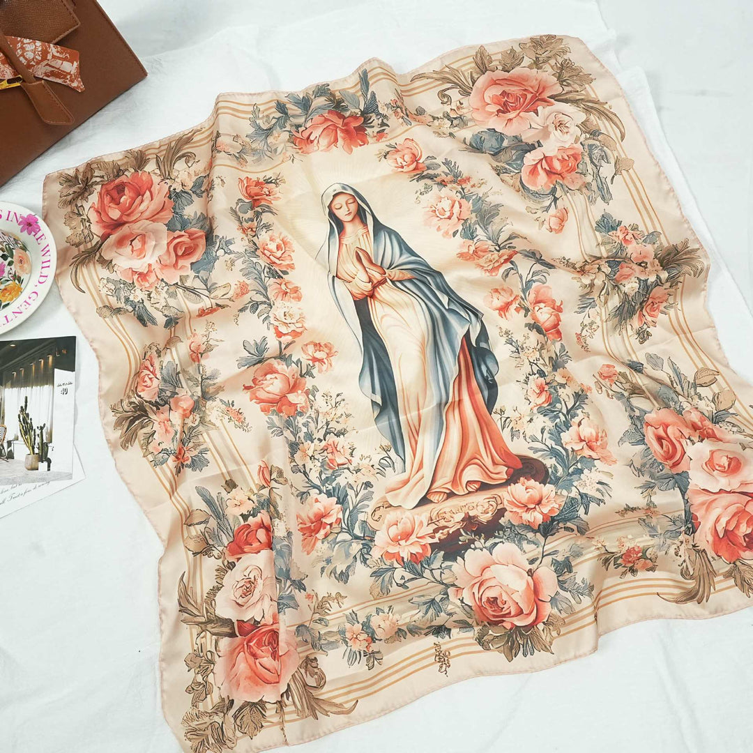 Christianartworkshop Sciarpa di raso con la Madonna Serena: Un fiore di devozione - IO - image 11