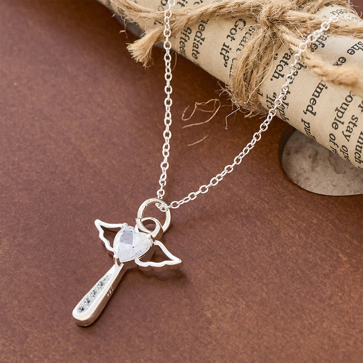 Collane con croce e zirconi di Christianartworkshop: comfort e morbidezza con simbolismo sacro - image 3